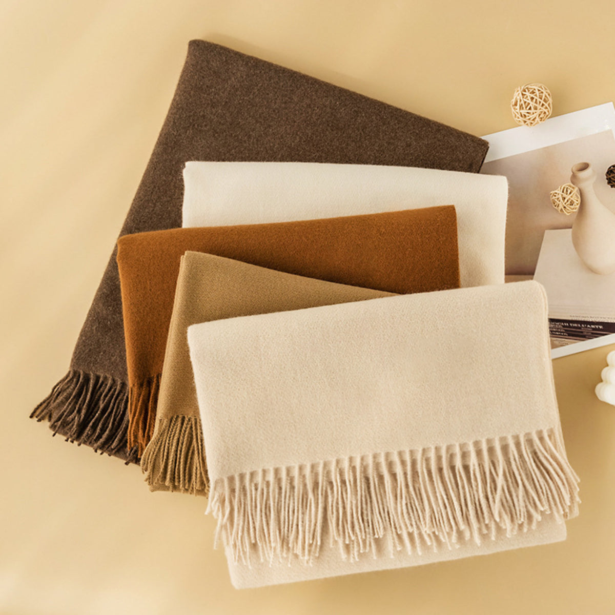単色のニット製女性用スカーフ、フリースとフリンジ付き