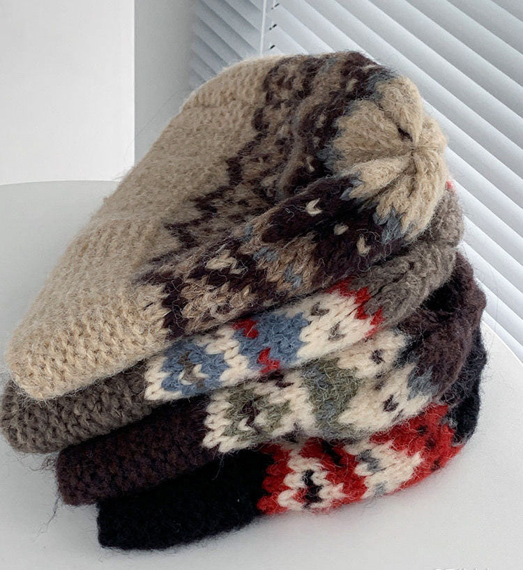 エレガントで快適な幾何学模様のウールニット帽