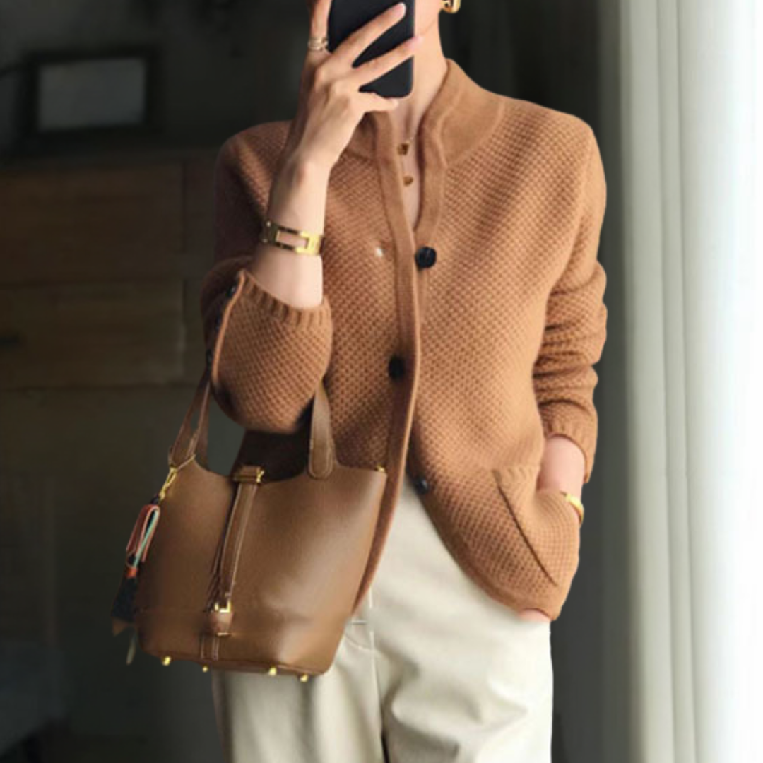 ボタン付きカーディガン