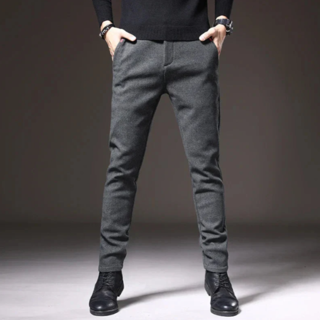 カジュアルなフィイテッド・パンツ