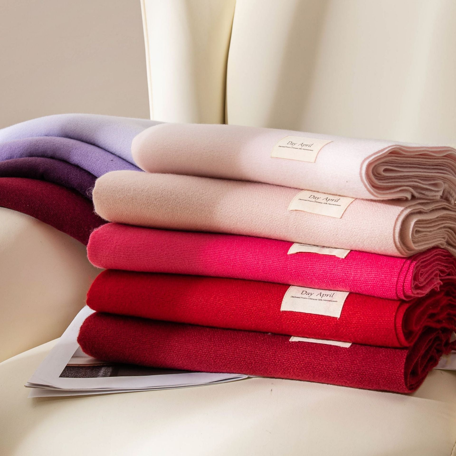 単色のニット製女性用スカーフ、フリースとフリンジ付き