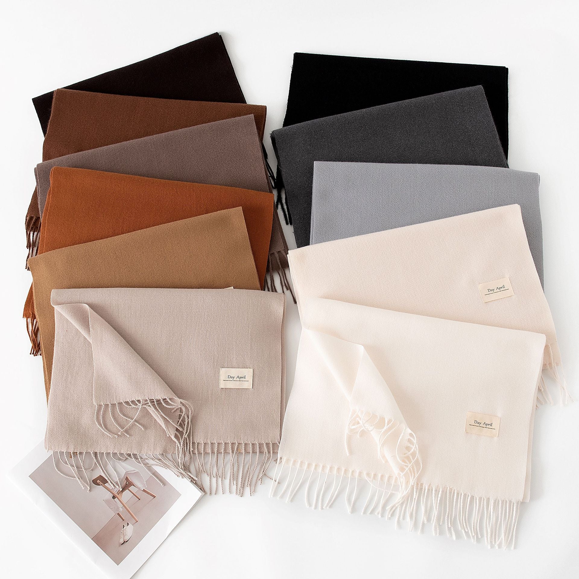 単色のニット製女性用スカーフ、フリースとフリンジ付き