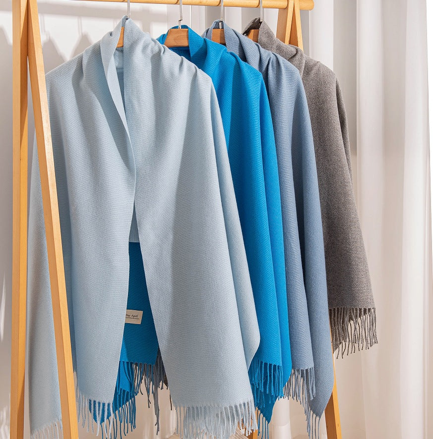 単色のニット製女性用スカーフ、フリースとフリンジ付き