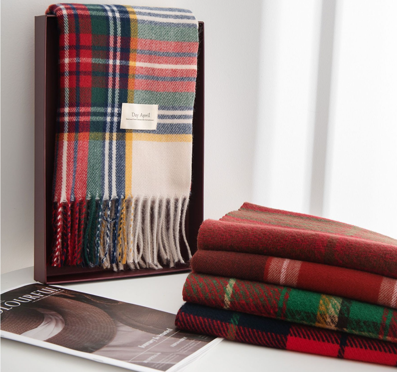 ウール製のチェック柄レディーススカーフ