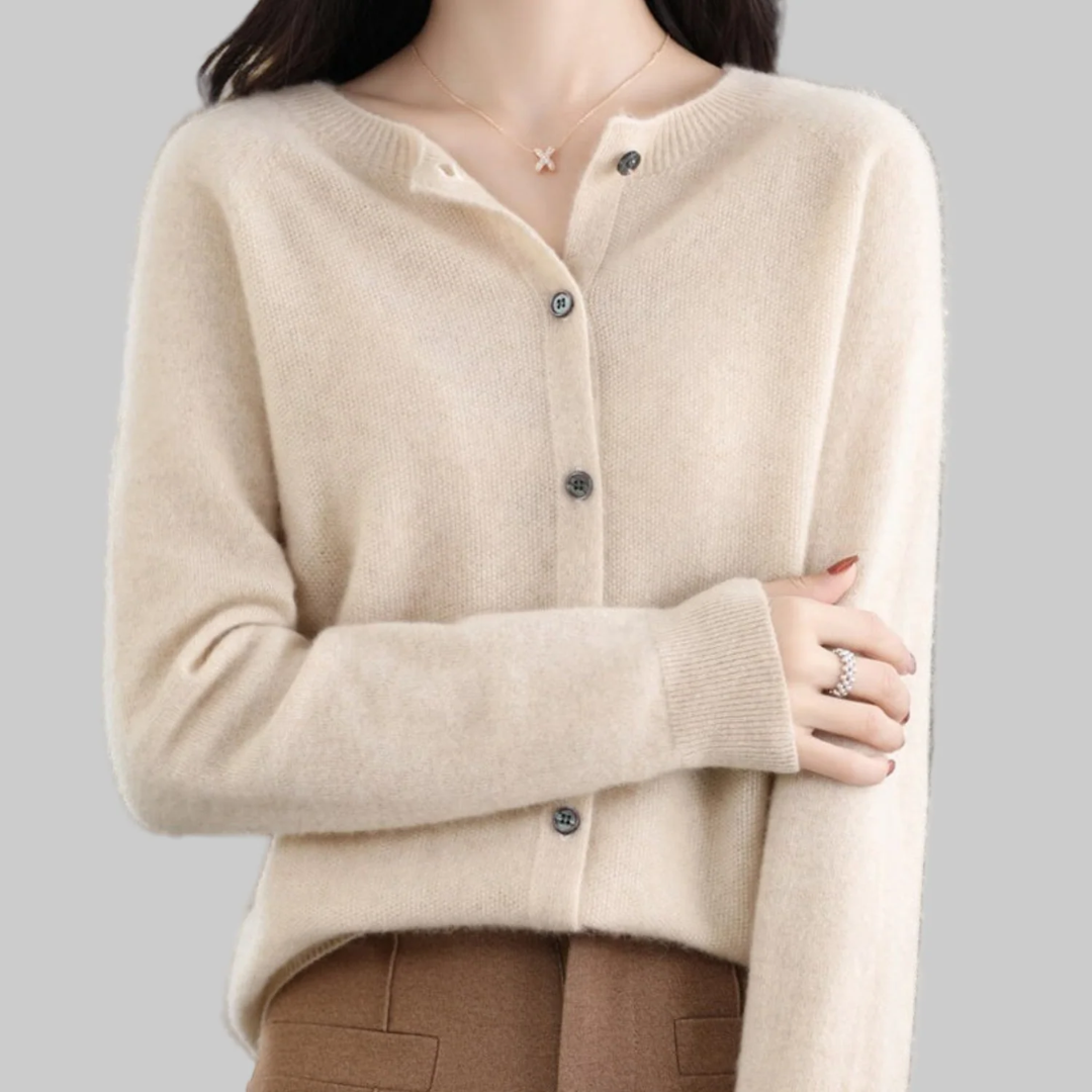 ラウンドネックのスタイリッシュなセーター