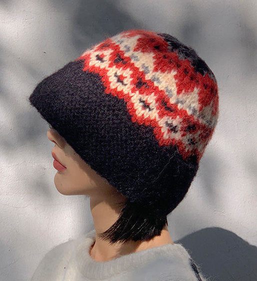 エレガントで快適な幾何学模様のウールニット帽