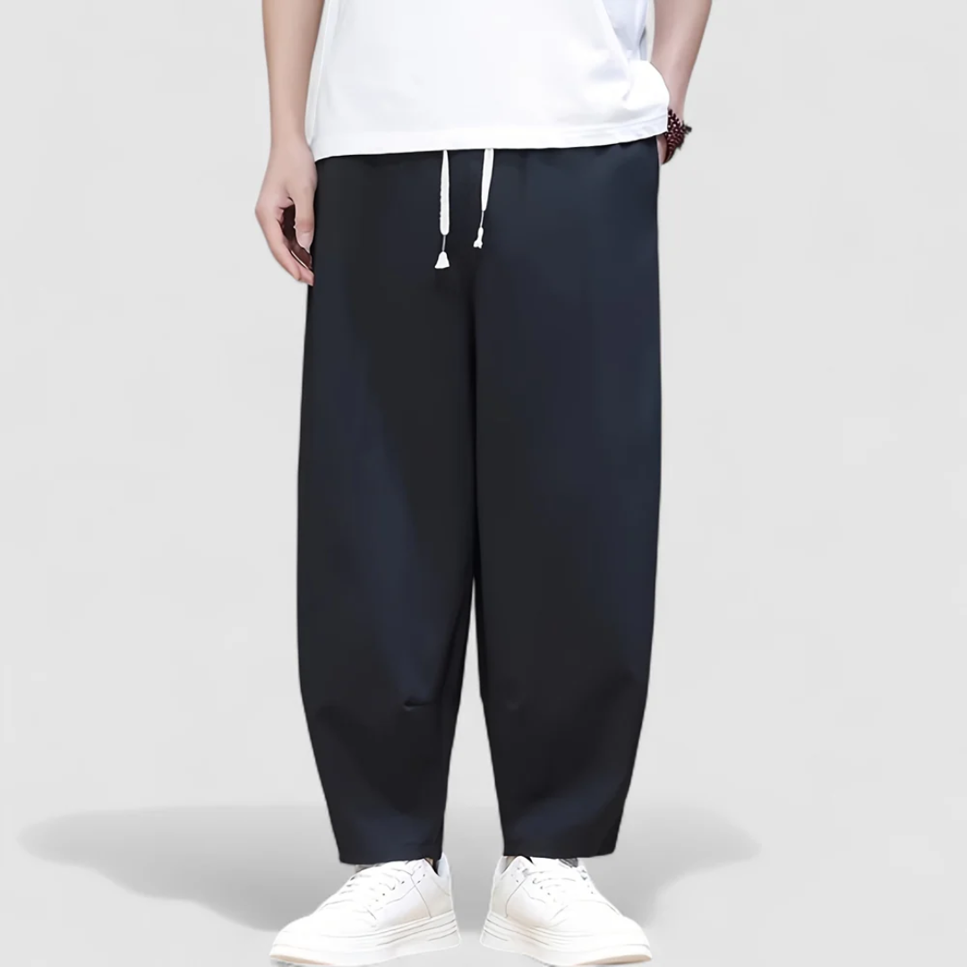 スタイリッシュなワイドレッグパンツ