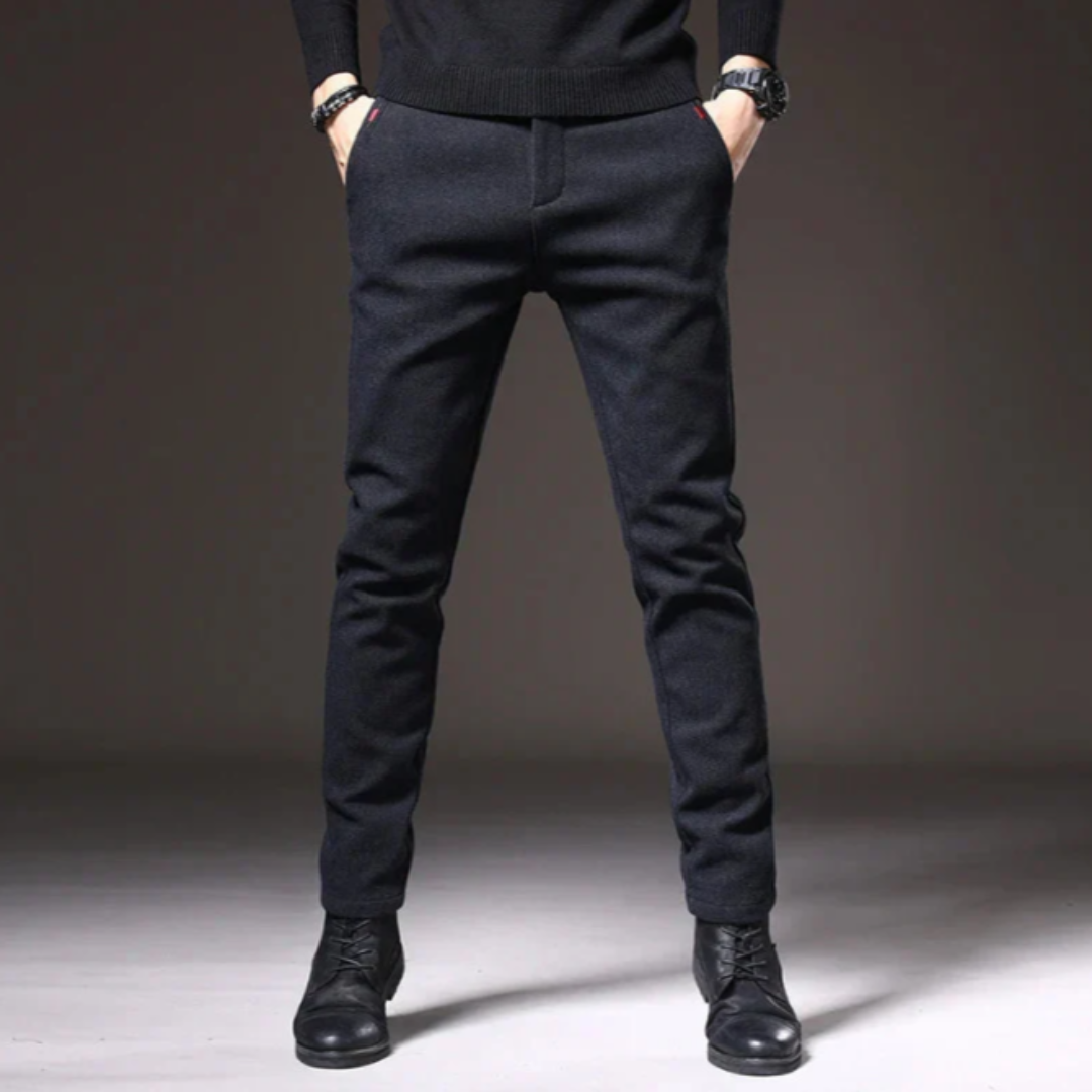 カジュアルなフィイテッド・パンツ