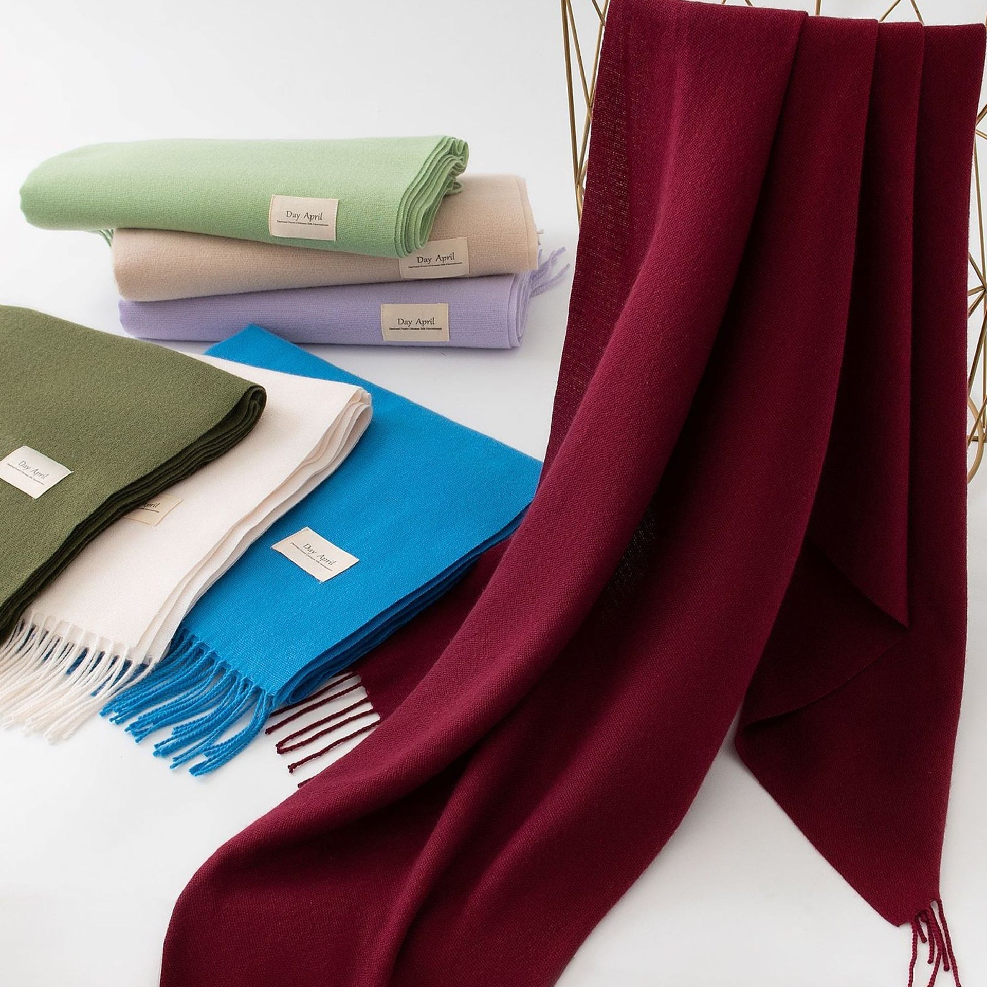 単色のニット製女性用スカーフ、フリースとフリンジ付き