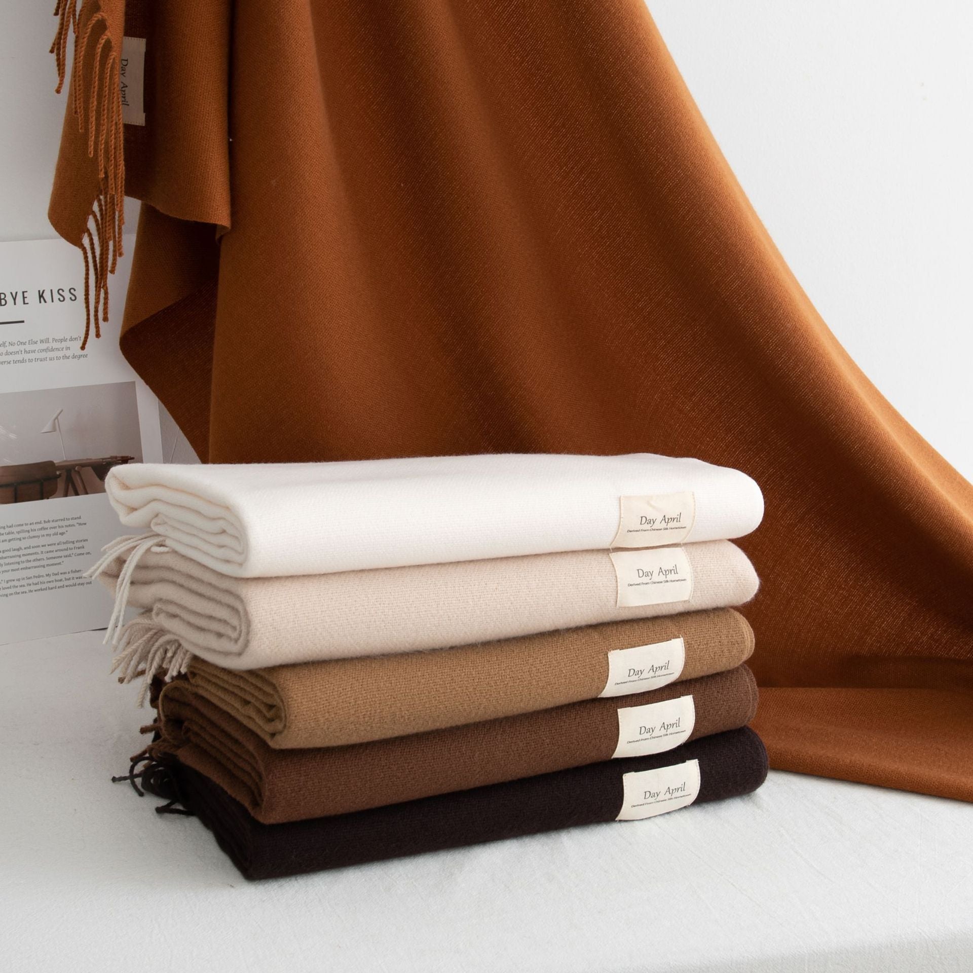 単色のニット製女性用スカーフ、フリースとフリンジ付き