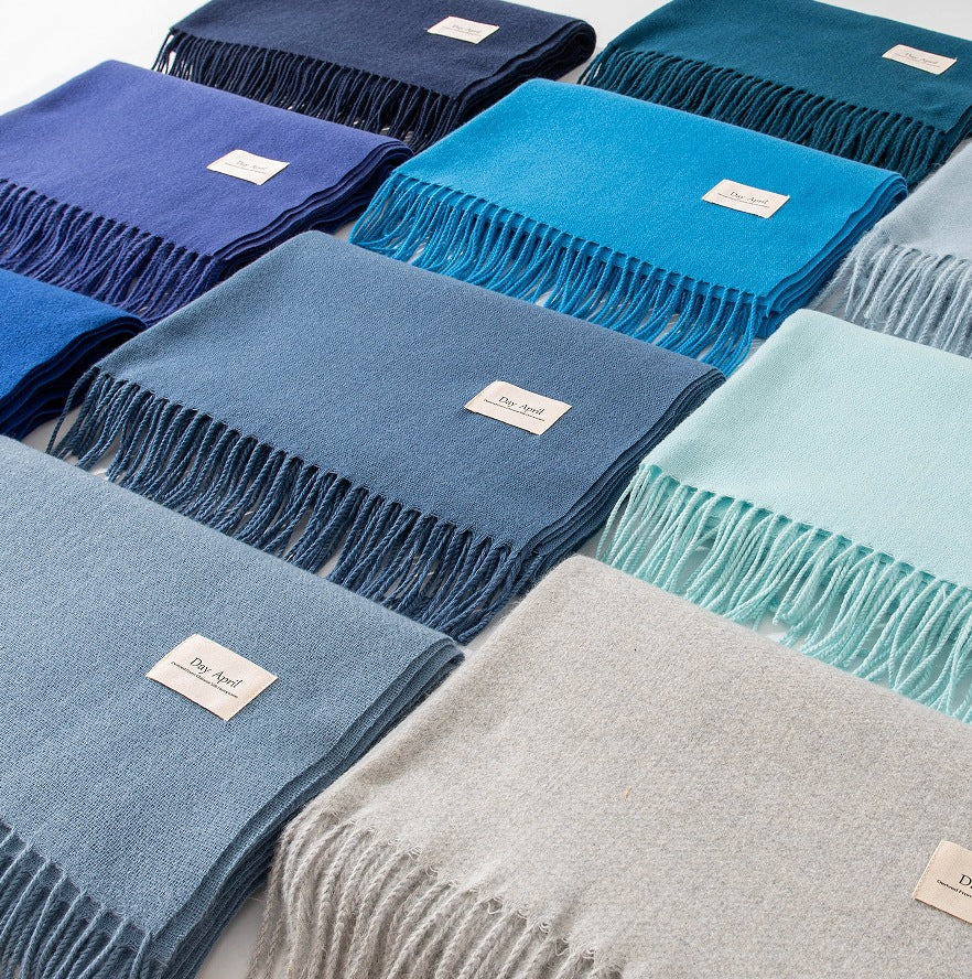 単色のニット製女性用スカーフ、フリースとフリンジ付き