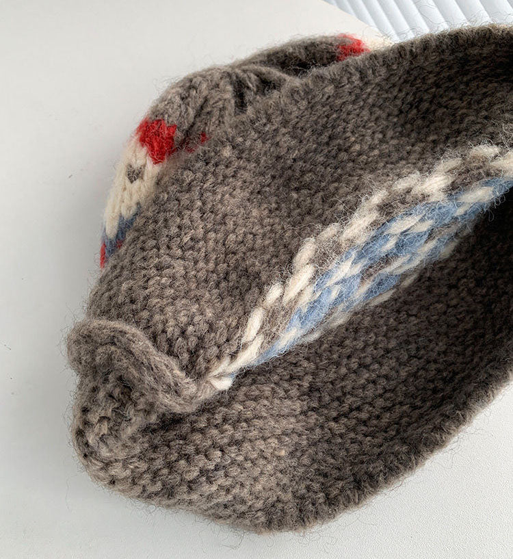 エレガントで快適な幾何学模様のウールニット帽